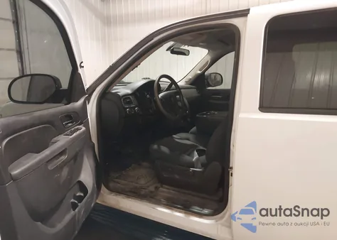 2013 Chevrolet Tahoe Commercial Fleet z USA, uszkodzony, nr VIN 1GNSK2E0XDR286715